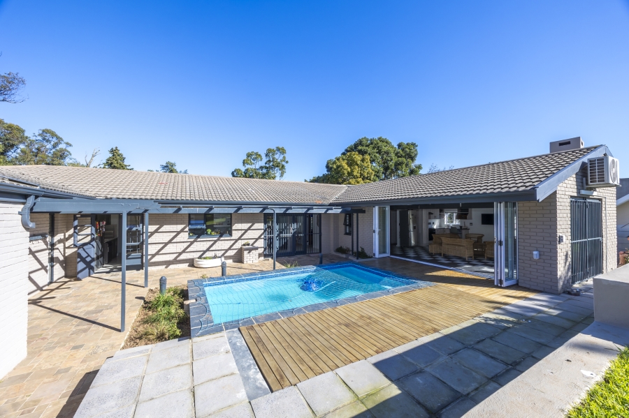 3 Bedroom Property for Sale in Kenridge Western Cape